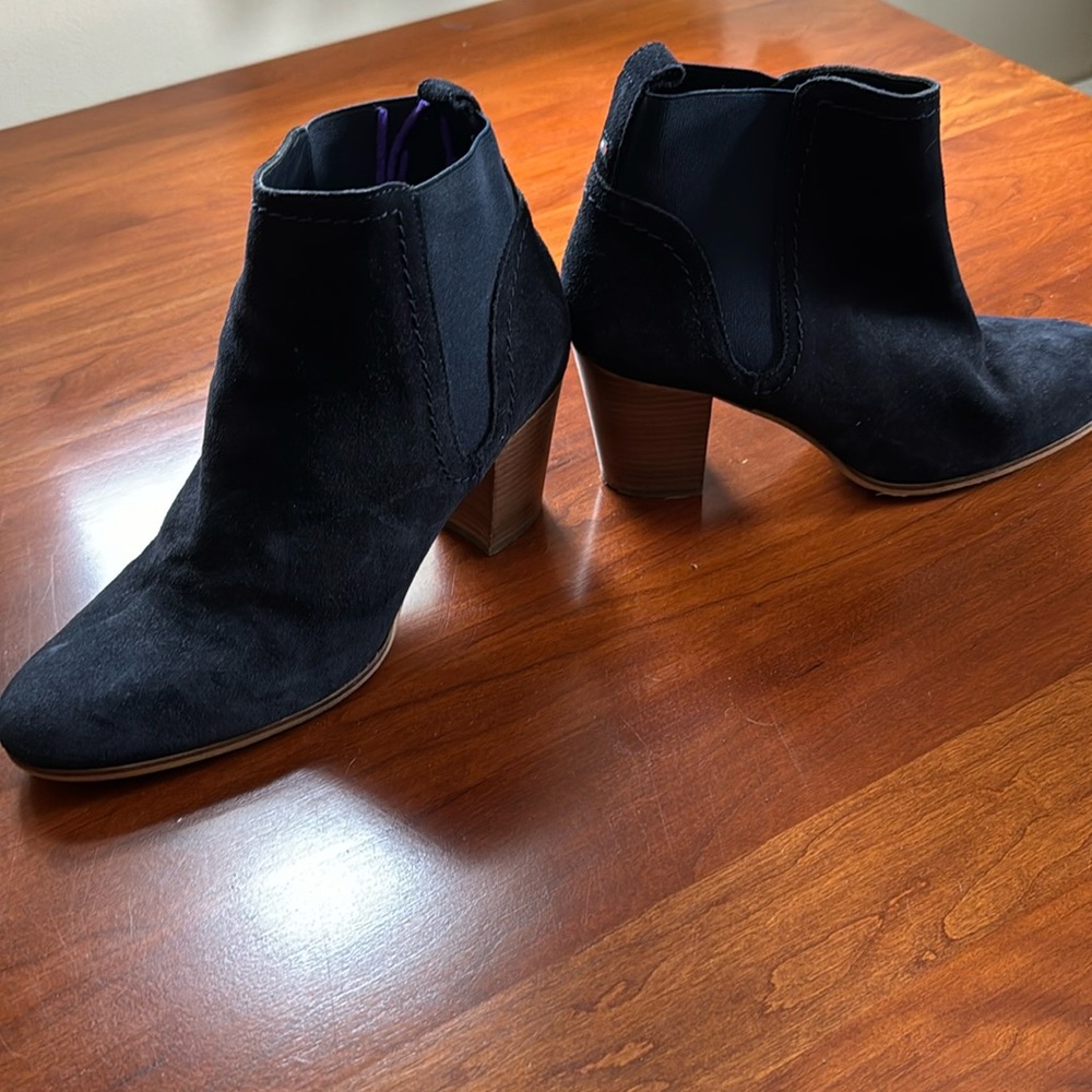 Tommy Hilfigar booties navy blue suede